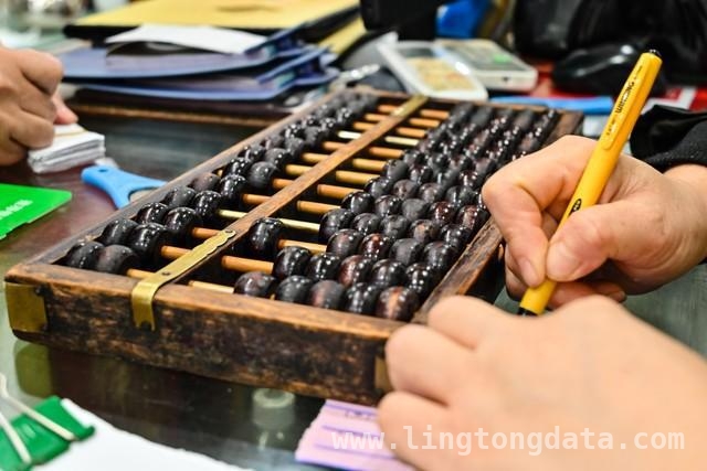 脱下孔乙己长衫，却难拉动生活的黄包车