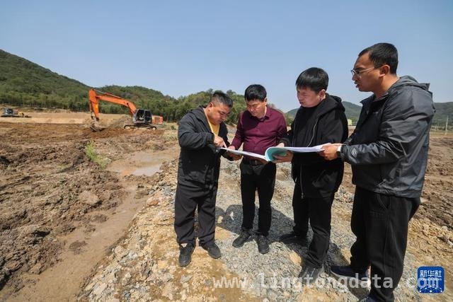 “和板凳议事会”发力，诸暨十里坪村解决群众“急难愁盼”，创新“和板凳议事会”，诸暨十里坪村党群携手破难题