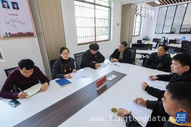 “和板凳议事会”发力，诸暨十里坪村解决群众“急难愁盼”，创新“和板凳议事会”，诸暨十里坪村党群携手破难题