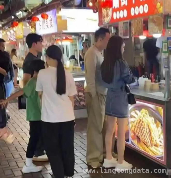 惊爆！汪小菲香港夜市一家温馨现身背后的豪门秘事