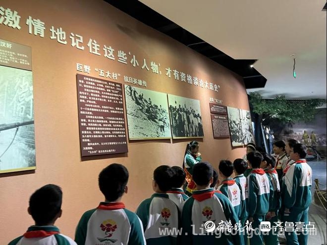 菏泽“红领巾讲解员”上岗，童声传递革命精神，清明之际，菏泽少先队员变身“红领巾讲解员”弘扬红色历史