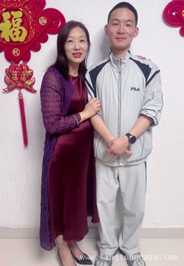 谢浩男认亲后心疼父亲，呼吁停止指责