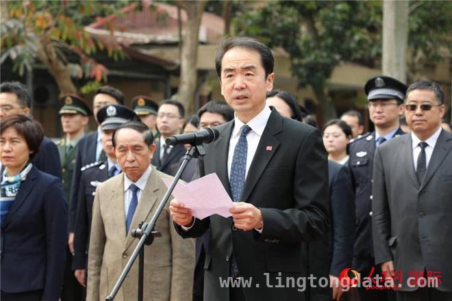 2025清明，中国驻越大使率团缅怀援越抗法抗美英烈，缅怀援越英烈：中国驻越大使率队河内陵园寄哀思