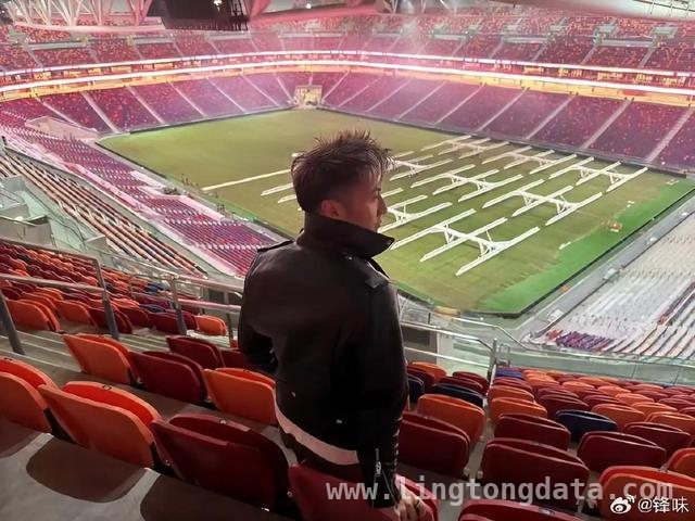 一票难求！谢霆锋演唱会引热议，私人送票显诚意！