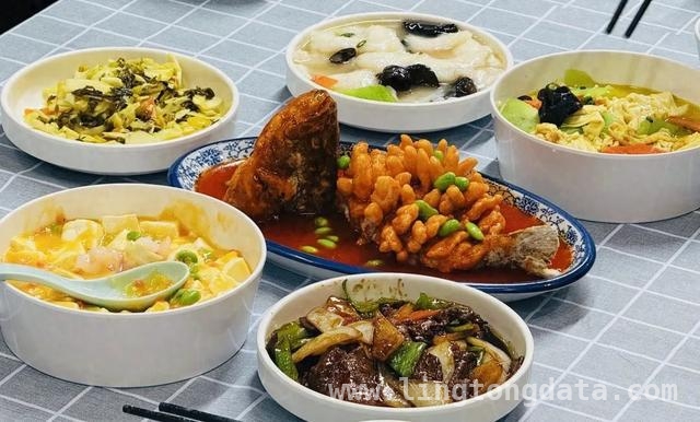 体验温馨邻里聚餐，漕河泾社区食堂“暖心家宴”不容错过