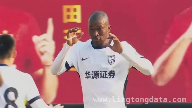 中超两冠王对决！长春亚泰与武汉三镇握手言和，长春亚泰与武汉三镇：降级区的一场焦灼之战