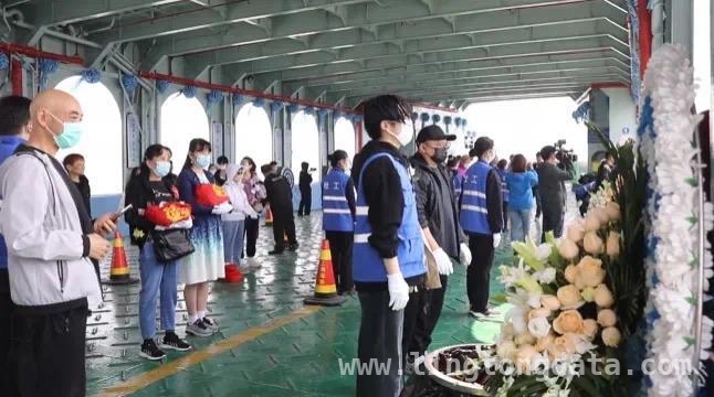 海葬“蓝色革命”：城市文明与生态自觉的交融，清明时节，“沪航17号”见证海葬温情