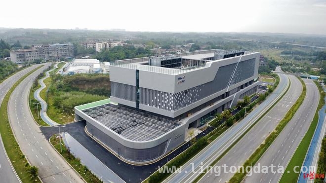 西南首座“能源 智算”耦合项目调试中，助力新区绿色转型，成都东部新区金茂绿建智慧能源中心竣工，开启绿色能源新时代