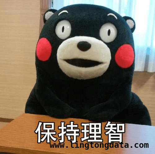 小哥机智应对电动自行车起火，错误灭火案例引深思 当电动自行车起火，看正确与错误处理方式对比