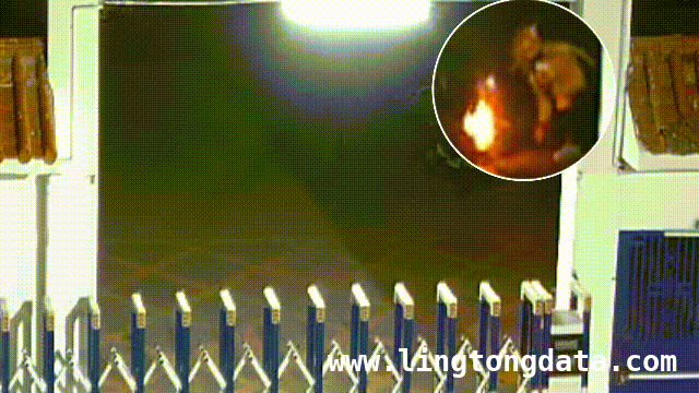 小哥机智应对电动自行车起火，错误灭火案例引深思 当电动自行车起火，看正确与错误处理方式对比