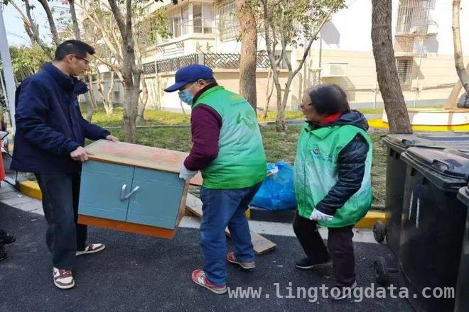 徐汇区凌云街道“美丽楼道”整治，打造安全整洁家园
