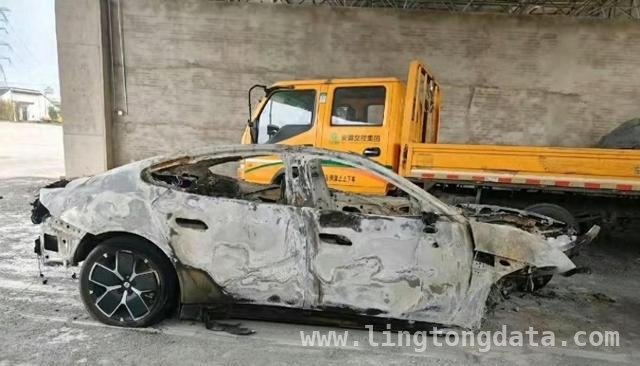 剖析小米SU7高速爆燃：危机公关的挑战与应对 小米SU7爆燃事件：理性与感性的公关考验