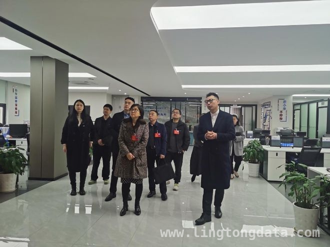 渝北区人大代表深入民营企业走访调研，助力营商环境优化