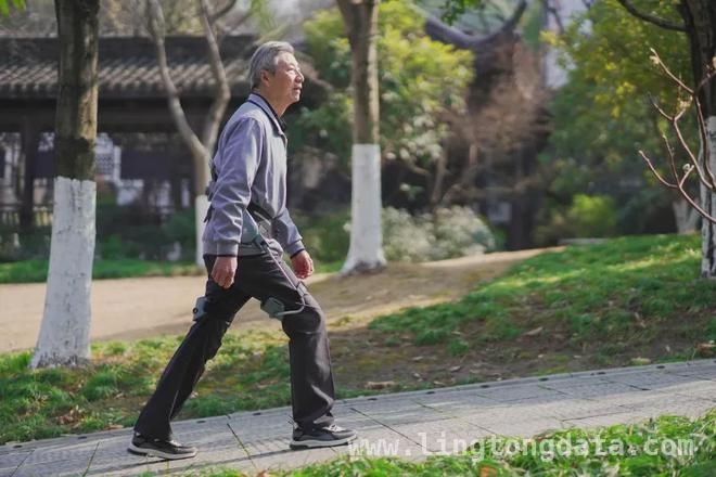 爬楼“神器”15 秒售罄，外骨骼机器人市场火爆来袭！ 外骨骼助行器成“香饽饽”，爬山走路省力神器来了！