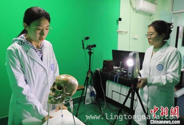 大学生用AI让无名烈士“有名”，致敬不朽英魂！，AI复原烈士容貌，大学生为英雄书写“新传记”
