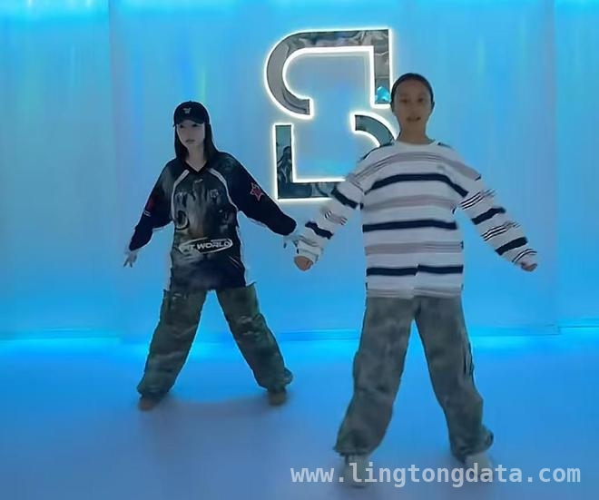 甜馨单曲出道，娱乐圈新星能否闪耀？