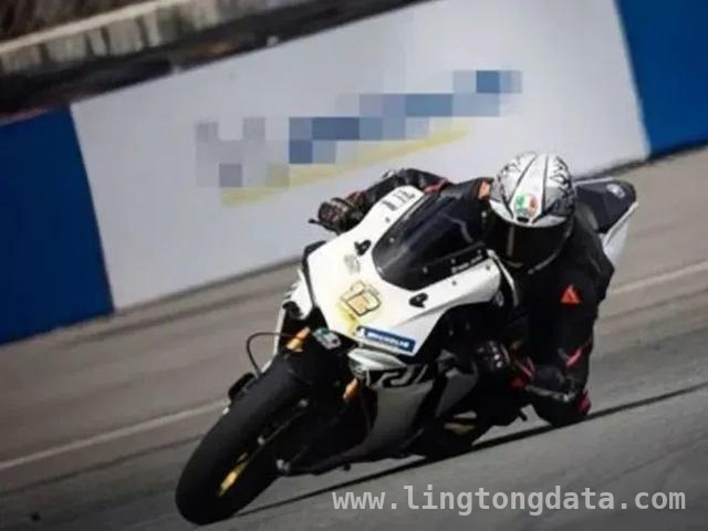 聚焦22岁女骑手悲剧：认识大车盲区，守护出行安全，22岁女骑手不幸离世，大车盲区隐患引关注