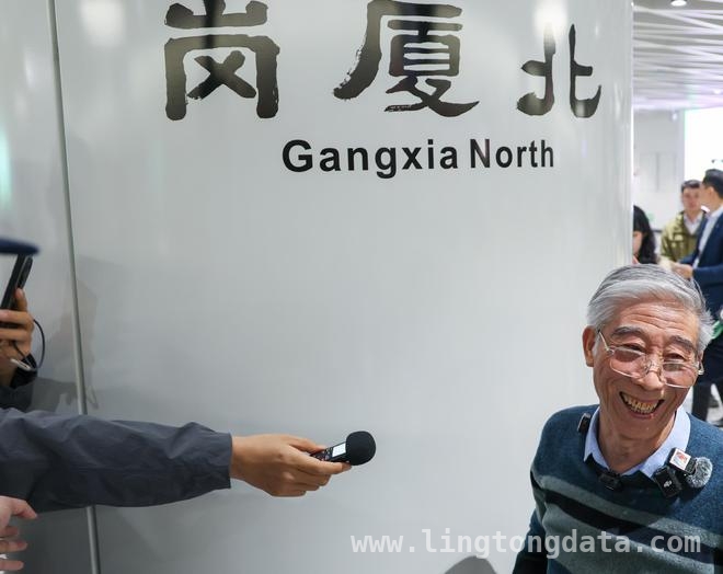 深圳地铁10号线，圆76岁“山西姥爷”书法梦 “山西姥爷”赴深圆梦，深圳温度暖人心扉