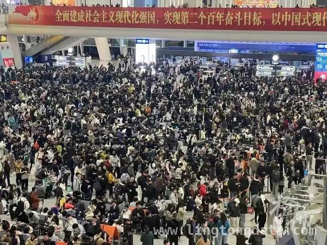 铁路故障突袭，杭州东站列车运行秩序大乱！ 沪昆高铁故障致杭州东站近40趟车次晚点！