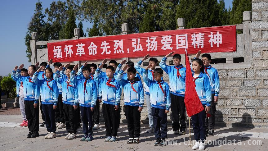 “赓续•2025•清明祭英烈”，枣庄薛城深情缅怀先烈，缅怀先烈，枣庄薛城清明祭英烈活动意义非凡