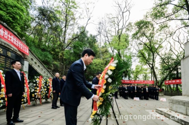 巴南南泉街道清明祭扫，180余人缅怀革命先烈，180余人齐聚南泉革命烈士陵园，清明追思先烈