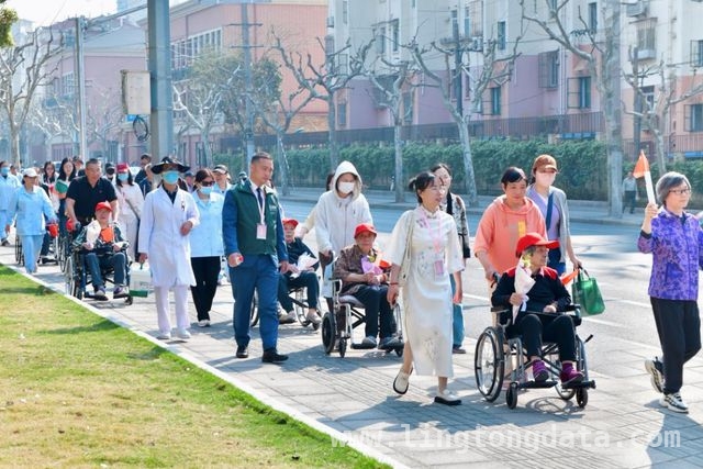 徐汇区为长者打造春日赏樱活动，提升晚年幸福感 “银发伴春樱”：徐汇长者踏青赏樱，感受春日温暖