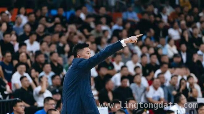 历经风雨，广东队常规赛收官挺进季后赛待亮剑，徐杰挑大梁，广东队常规赛逆境求生迎季后赛挑战