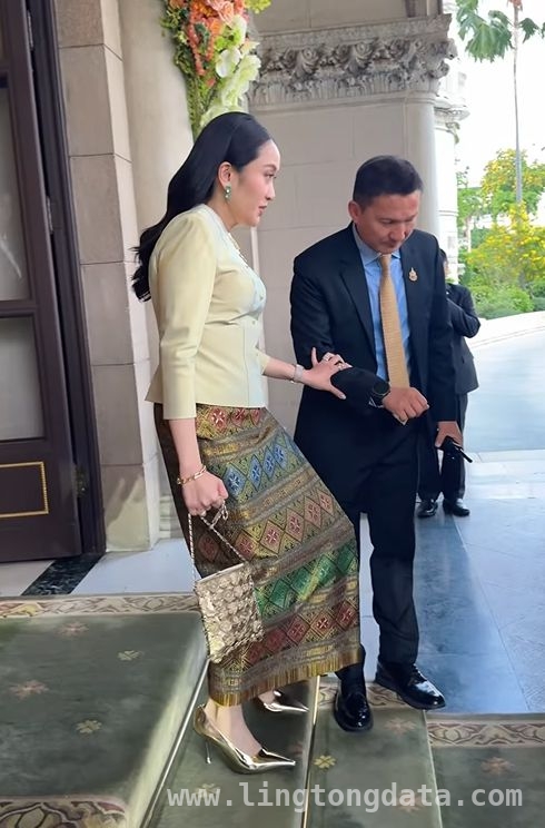 印度总理莫迪访泰，泰总理佩通坦着装亮点与峰会看点并存，莫迪访泰，佩通坦着装风波与区域合作峰会的背后