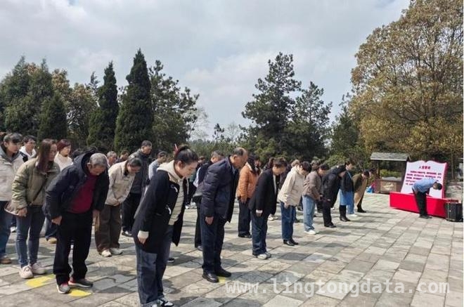 新创路街道开展清明祭扫，汲取革命奋进力量，乌当区新创路街道：清明祭先烈，倡导文明祭祀新风