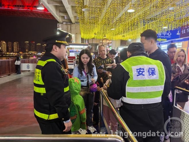 重庆两江游清明迎高峰，执法服务站服务超5400人次，清明重庆两江游热度渐起，执法人员暖心护航