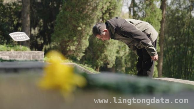 两代人守护无名红军墓，传承红色精神永不息 从父辈到子辈，守护红军墓的执着传承