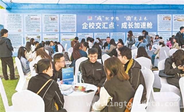 成渝地区高校毕业生春季招聘会启幕，超5万岗位等你来