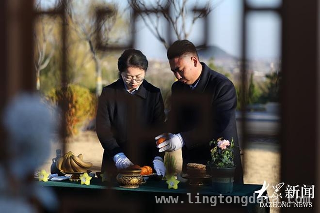 00 后情侣投身殡葬业，打破传统偏见，00 后殡葬情侣：在生死之间书写青春篇章