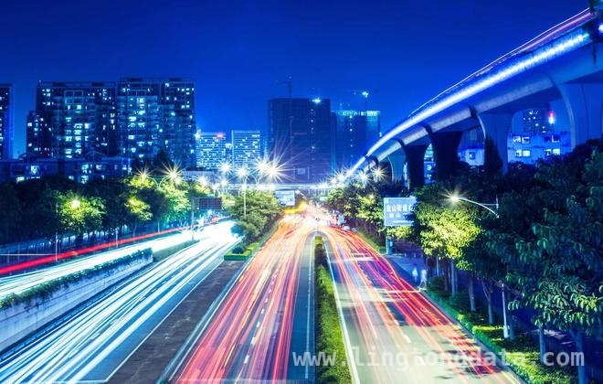 吉利带头“保卫”燃油车，市场风向要变？