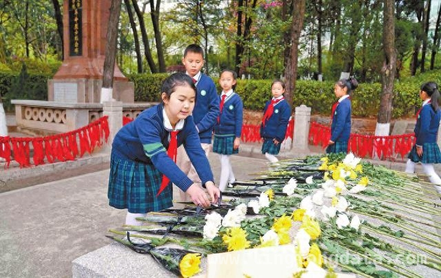 4月3日云南师大“清明祭英烈”，重温先烈英勇事迹 云南师范大学清明祭英烈，各界共缅先烈伟绩