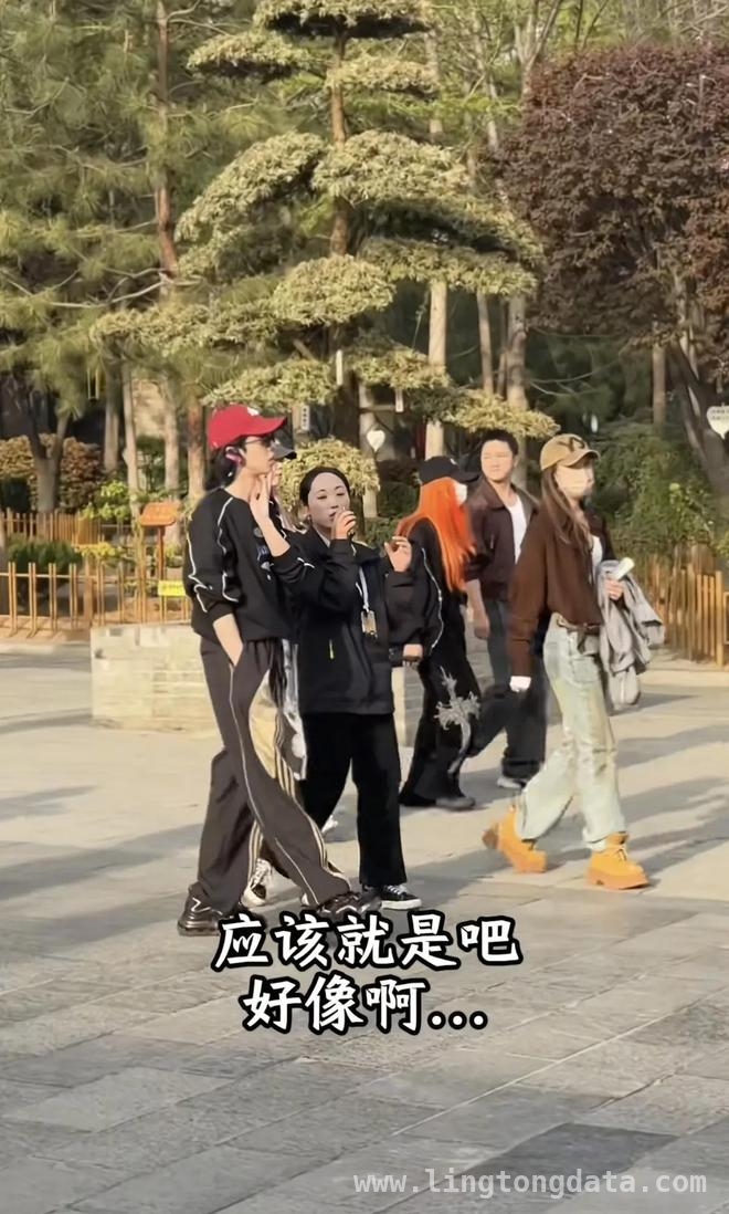 华晨宇西安游：瘦骨嶙峋仍魅力不减，惊！华晨宇西安独自漫步大雁塔