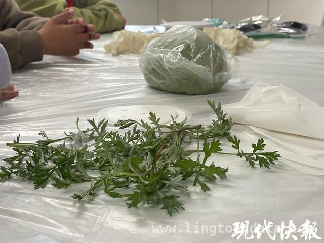 清明时节，南师附小二年级娃以青团为媒传承文化，语文课+清明节，南师附小娃在青团香中感受文化魅力