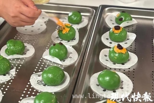 清明时节，南师附小二年级娃以青团为媒传承文化，语文课+清明节，南师附小娃在青团香中感受文化魅力
