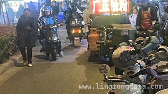 浦东新区街角乱象：乱设摊让居民苦不堪言！