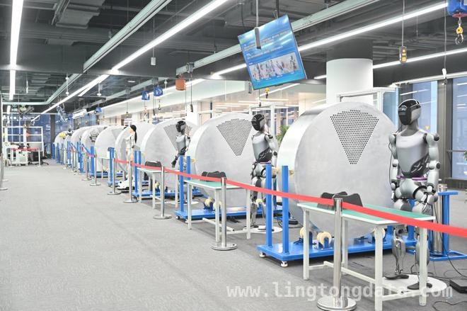 全尺寸通用人形机器人“青龙”：训练基地里的“高光”与成长