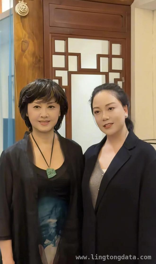 73岁朱琳状态年轻，不生孩子是保养秘诀？