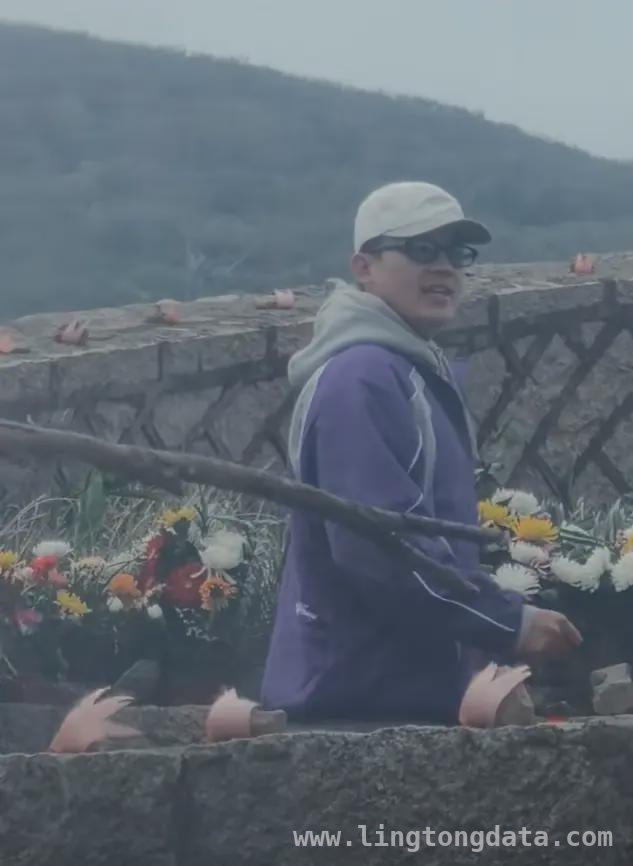 欧豪清明返乡祭祖，姐姐颜值也十分出众