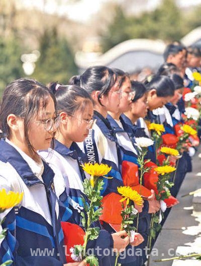 宁夏学子徒步百里祭英烈，行走中的信仰传承