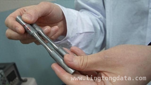 金属稳定性难题破解！我国科学家的全新结构设计惊艳全球，中国科研突破：让金属材料“遇强更强”，工业应用前景无限！