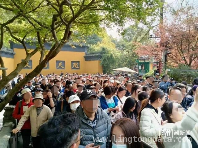 清明假期：景区“人挤人”，高铁热门线路一票难求，清明假期开启，“人潮景区”与“热门高铁圈”共掀旅游热潮