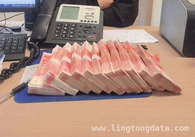 现金藏快递盒，李先生险些陷入理财陷阱！