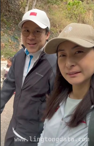 豪门夫妻别样育儿！霍启刚郭晶晶清明登山之旅引热议，郭晶晶霍启刚：豪门里的“自然育儿教科书”