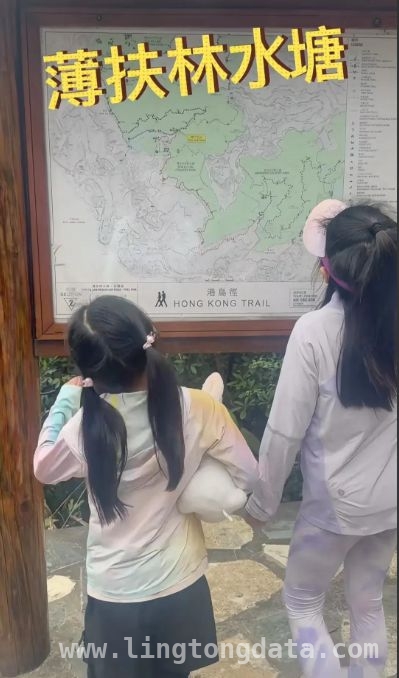 豪门夫妻别样育儿！霍启刚郭晶晶清明登山之旅引热议，郭晶晶霍启刚：豪门里的“自然育儿教科书”