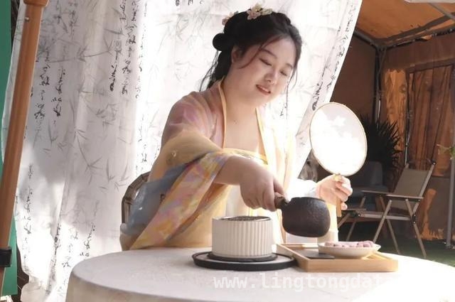 春日邂逅：探秘吴房村的绝美之旅