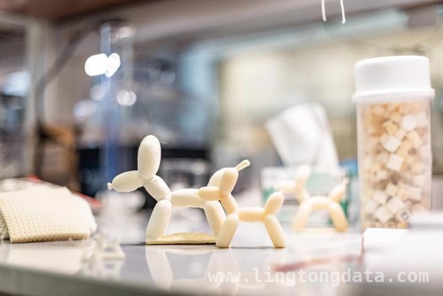 创新！德克萨斯大学研发超耐用可回收3D打印泡沫，3D打印泡沫新成果：德克萨斯大学助力可持续制造